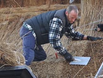 P Hallsworth Master Thatcher - Hallsworth Thatching