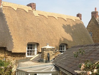 The Cotswold Thatcher - Master Thatcher / Sculpture of straw